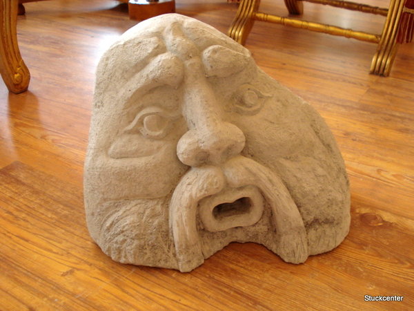 150-1612 Stein mit Gesicht 19 x 34 x 25 cm